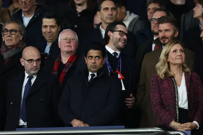 נשיא פריז סן ז'רמן נאסר אל חלאיפי ביציע לצד דייויד בקהאם