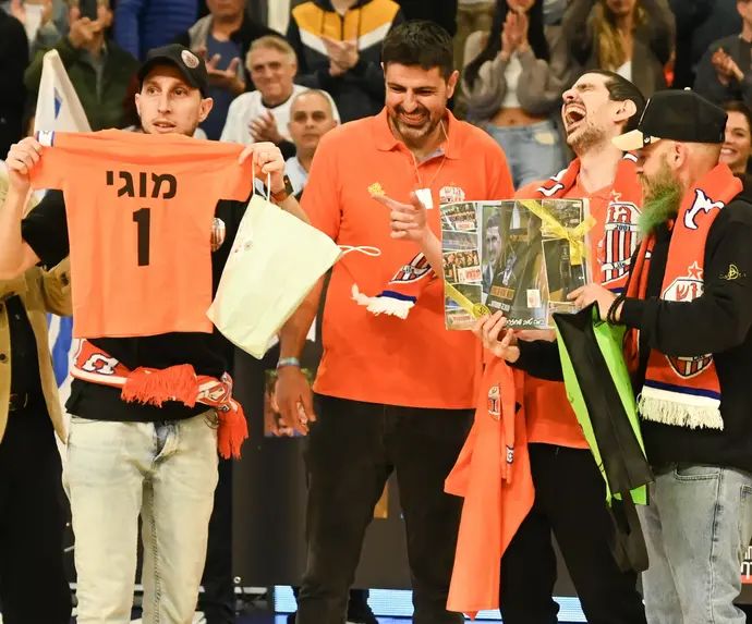 אור לוי בטקס שערכה מכבי ראשון לציון