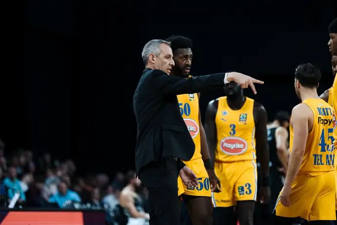 מאמן מכבי תל אביב עודד קטש עם טרביון וויליאמס