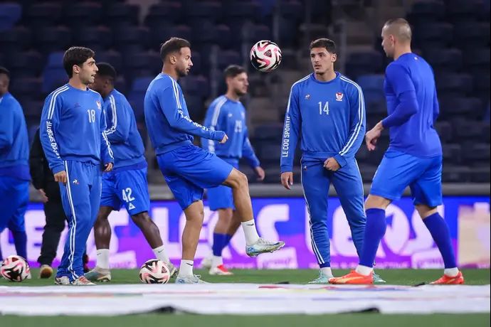 שחקני בני סכנין בחימום