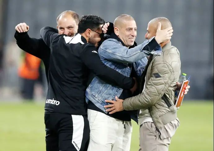 רן קוז'וך מאמן הפועל באר שבע עם עוזרו בן בנימין