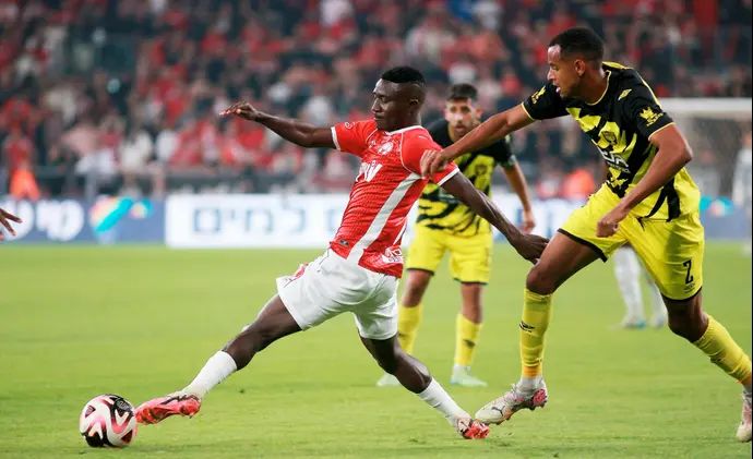 קינגס קאנגווה שחקן הפועל באר שבע לצד זוהר זסנו בית"ר ירושלים