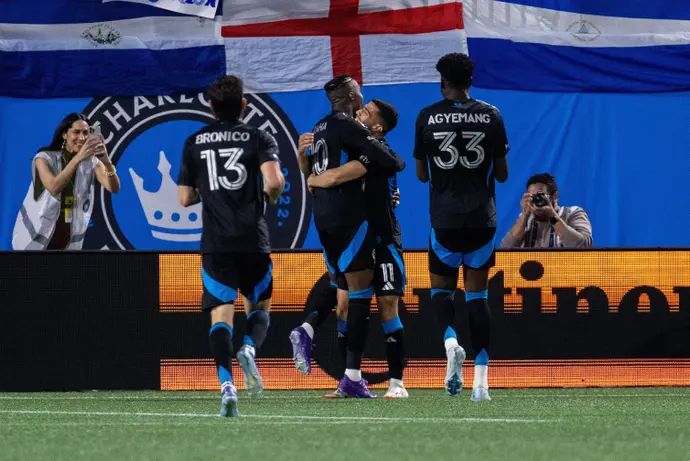 ליאל עבדה, שארלוט, חוגג