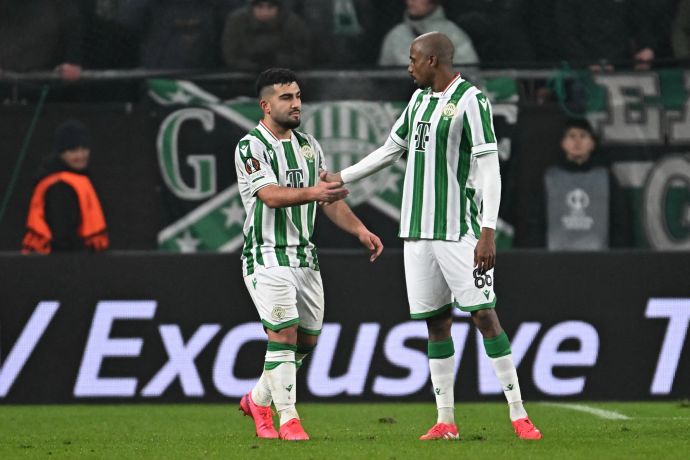 מוחמד אבו פאני שחקן פרנצווארוש חוגג שער עם ז'וליו רומאו