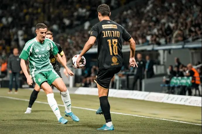 גריגורי מורוזוב שחקן בית"ר ירושלים מול דולב חזיזה שחקן מכבי חיפה