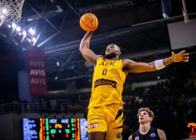 רייקוואן גריי במדי א.א.ק אתונה