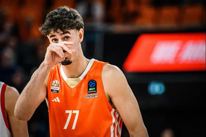 בן שרף, אולם