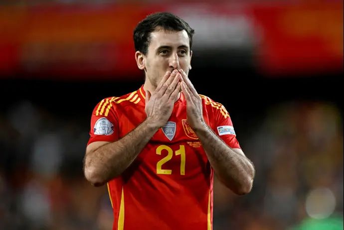 מיקל אויארסבאל שחקן נבחרת ספרד חוגג שער