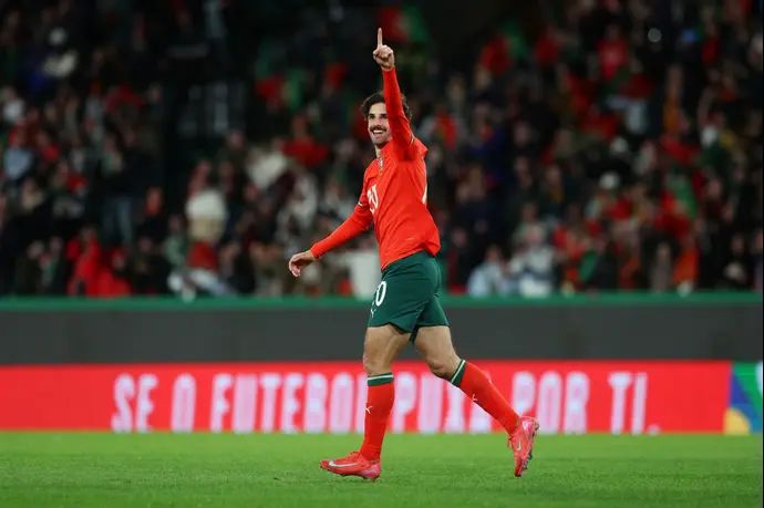 פרנסיסקו טרינקאו שחקן נבחרת פורטוגל חוגג