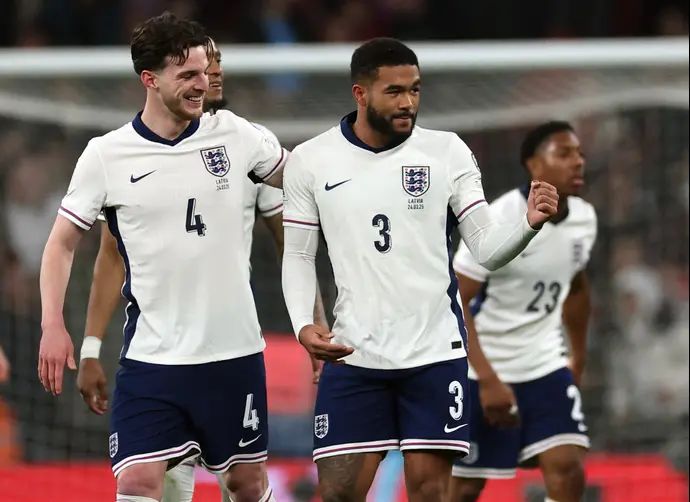 ריס ג'יימס, מגן נבחרת אנגליה חוגג