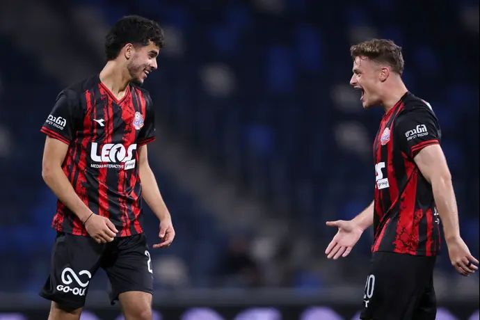 איתמר נוי, אניס פורת עיאש שחקני הפועל חיפה חוגגים