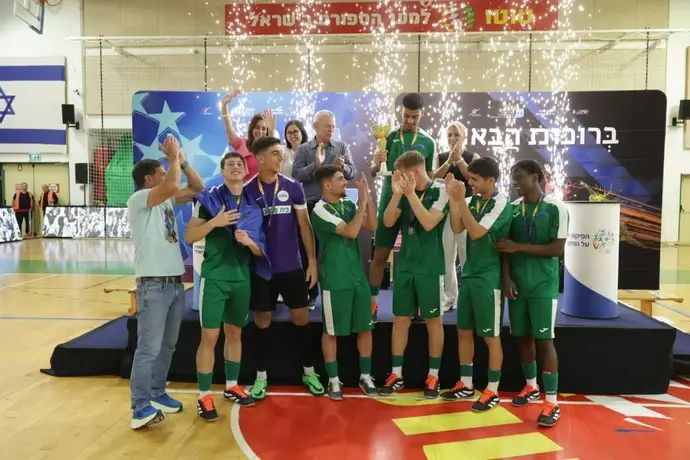 אלופת התיכונים בכדורגל אולמות תלמידים, תיכון כפר גלים