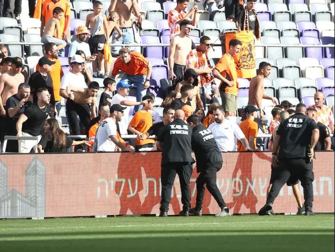 אוהד בני יהודה שפרץ למגרש