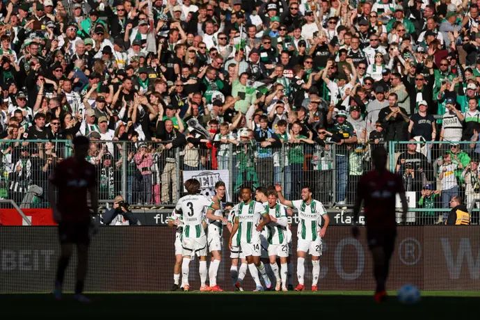 שחקני בורוסיה מנשנגלדבאך חוגגים