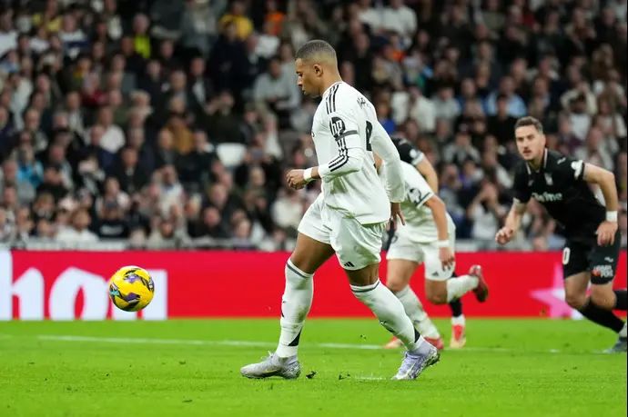 קיליאן אמבפה שחקן ריאל מדריד