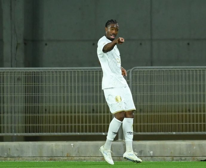 סילבה קאני שחקן בית"ר ירושלים חוגג שער