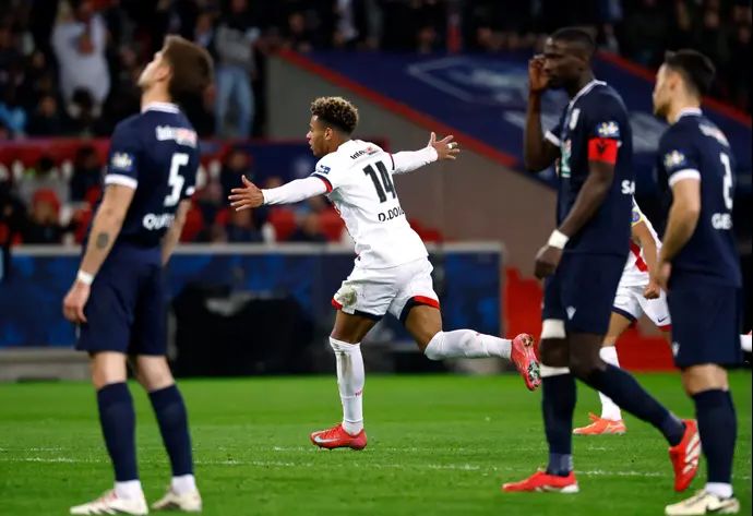 דזירה דואה שחקן פריז סן ז'רמן חוגג שער