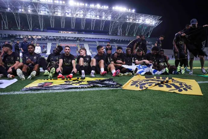 שחקני בית"ר ירושלים חוגגים