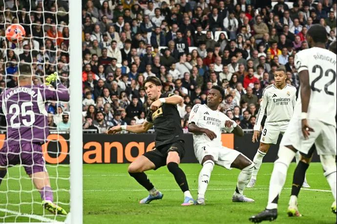 שחקן ריאל מדריד ויניסיוס כובש נגד ולנסיה