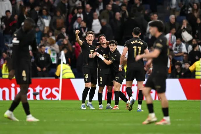 שחקני ולנסיה חוגגים