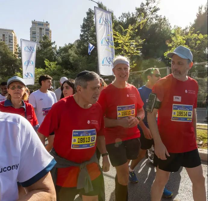 מירוץ ירושלים. מימין: אריק גרבלסקי, לורד האוורד לי וליאו נואי