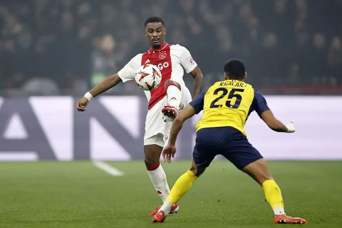 שחקן אוניון סן ז'ילאוז ענאן חלאילי מול שחקן אייאקס יורל האטו