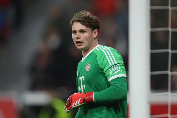 שוער באיירן מינכן, יונאס אורביג