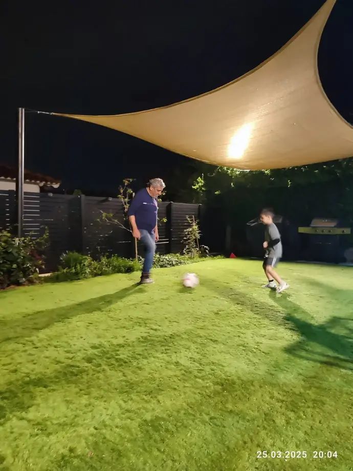 אורי לוזון עם הנכד