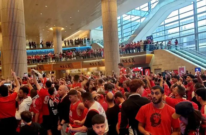 אוהדי הפועל תל אביב בנתב"ג