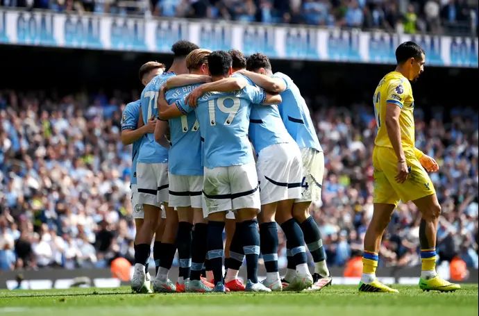 שחקני מנצ'סטר סיטי חוגגים