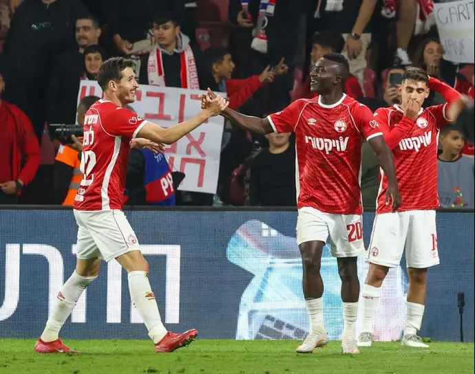 קינגס קאנגווה חוגג עם הלדר לופס, הפועל באר שבע