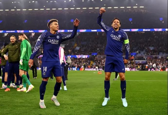 דזירה דואה שחקן פריז סן ז'רמן חוגג עם מרקיניוס