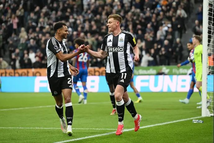 הארווי בארנס חוגג עם ג'ייקוב מרפי, ניוקאסל