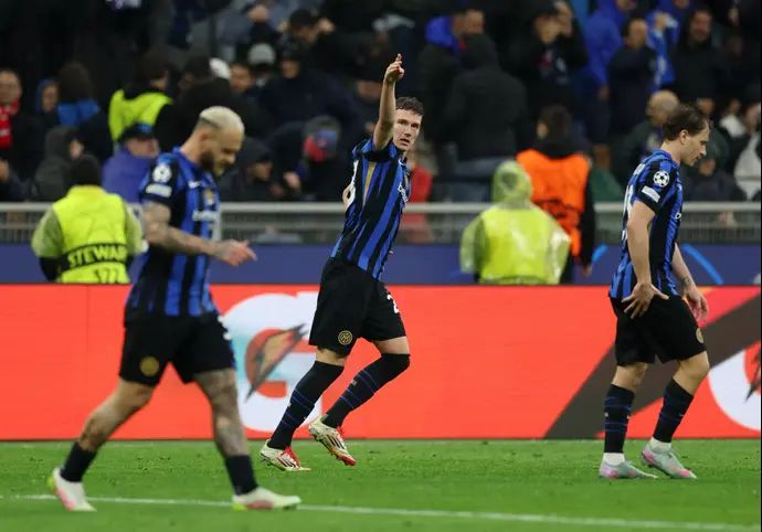 בנז'מן פבאר שחקן אינטר חוגג שער