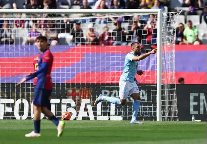 בורחה איגלסיאס שחקן סלטה ויגו חוגג שער מול ברצלונה