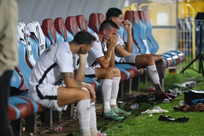 שחקני הפועל חדרה אחרי ירידת הליגה