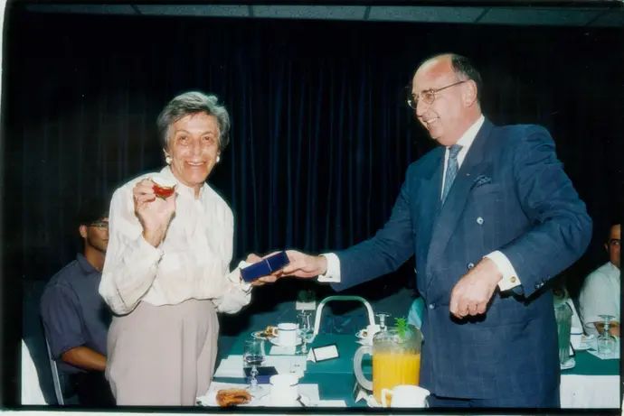 תמונה מטקס ההתנצלות בבית מכבי, 1995.