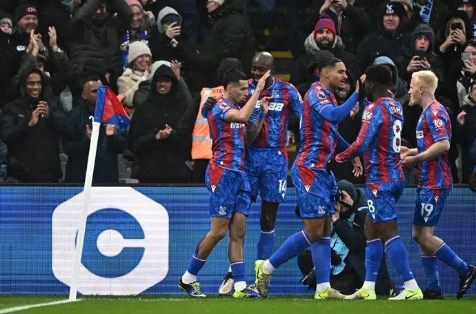 שחקני קריסטל פאלאס חוגגים