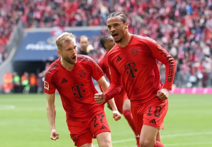 לירוי סאנה, קונרד ליימר שחקני באיירן מינכן חוגגים