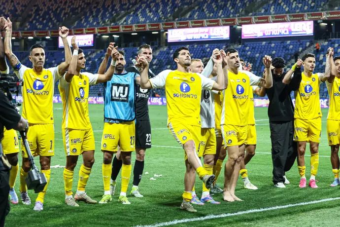 שחקני מכבי תל אביב מודים לקהל