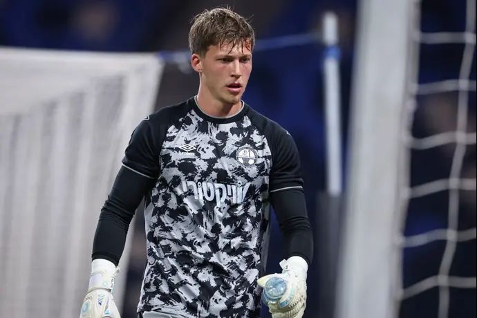 ניב אליאסי שוער הפועל באר שבע בחימום