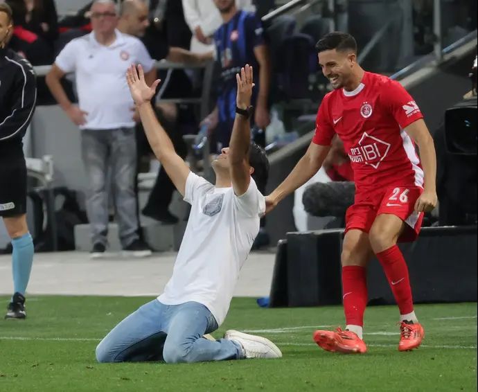 אליניב ברדה, מאמן הפועל תל אביב חוגג עליית ליגה