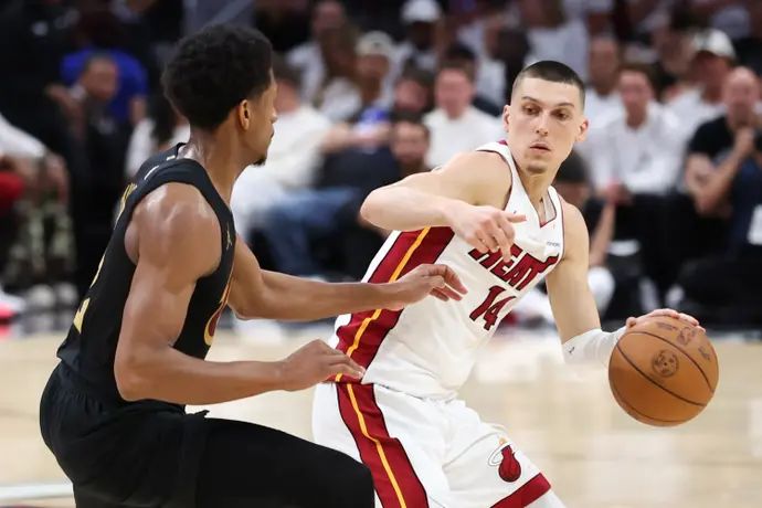 טיילר הירו מול דיאנדרה האנטר, קליבלנד מול מיאמי