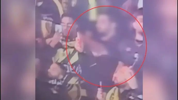 אוהד בית"ר ירושלים החשוד בזריקת הזיקוק שפגע בילד בן 8, בתיעוד מהיציע