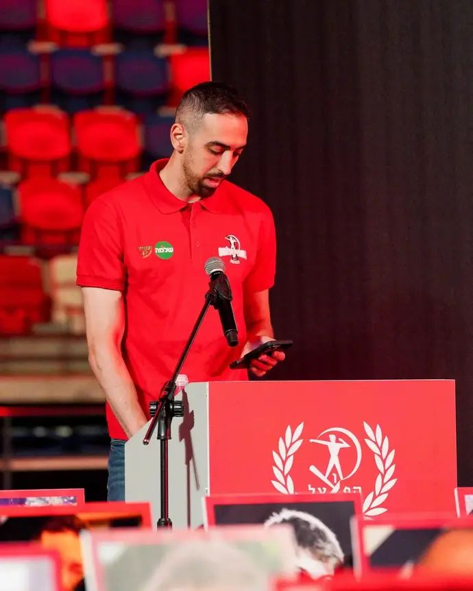 בר טימור, קפטן הפועל תל אביב בטקס יום הזיכרון