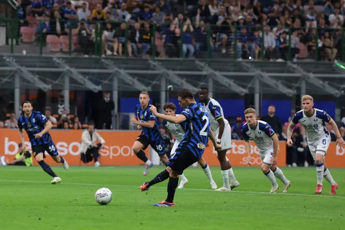 שחקן אינטר, כריסטיאן אסלאני, כובש פנדל