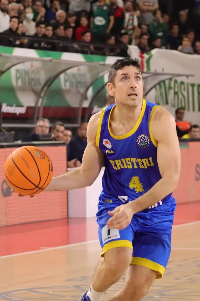 ואסיליס קסנתופולוס במדי פריסטרי