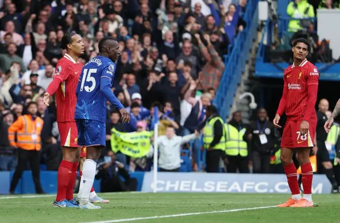 ג'ארל קוואנסה, וירג'יל ואן דייק שחקני ליברפול מול ניקו ג'קסון שחקן צ'לסי