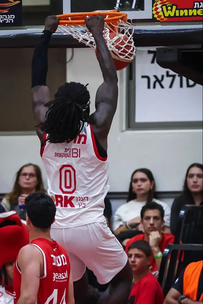 שחקן הפועל תל אביב ג'ונתן מוטלי