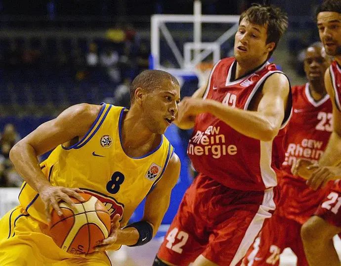 אנתוני פארקר במדי מכבי תל אביב